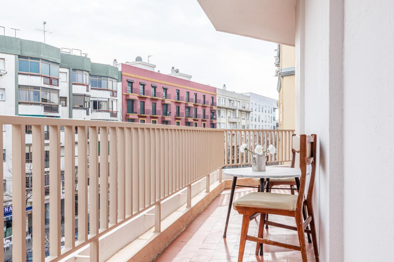 Puerta De Carmona Apartment Seville Exterior photo
